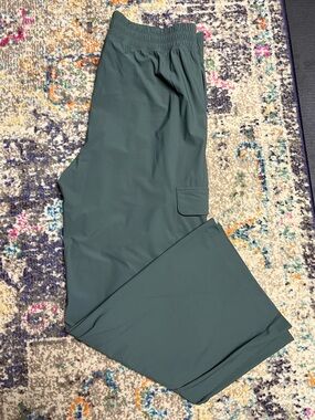 Old Navy Women's Sleektech Go-Dry Cargo Pants